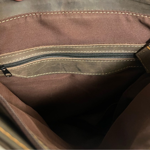 Unisex Brown Leather adjustable crossbody shoulder messenger or backpack - Picture 13 of 16